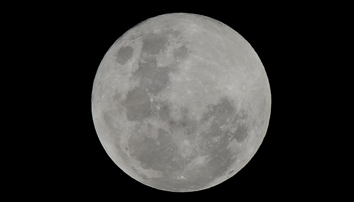 Luna Piena Fredda visibile domenica 15 dicembre, cos'è e a che ora vederla in Italia