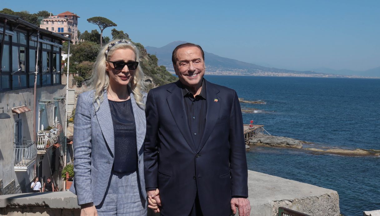 marta fascina auguri natale silvio berlusconi instagram