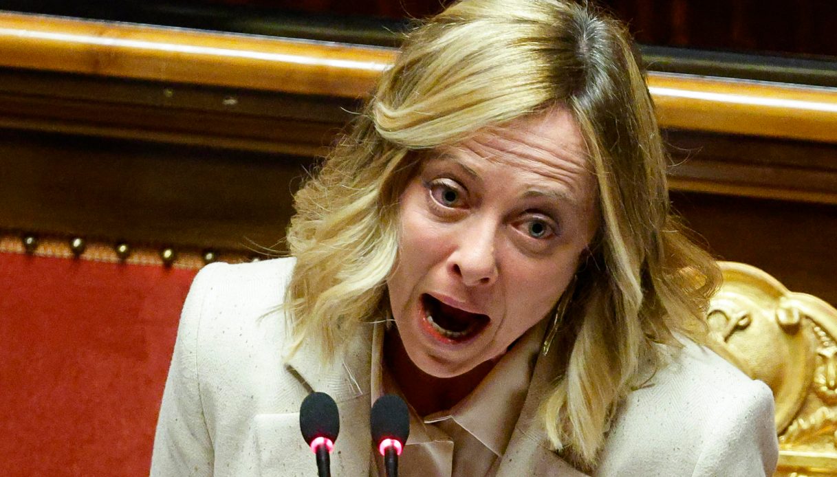 https://wips.plug.it/cips/notizie.virgilio.it/cms/2024/12/meloni-caivano-senato.jpg