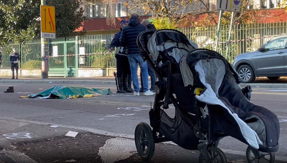 Incidente A Milano Donna Morta Investita Dal Camion Portava Due Bimbi