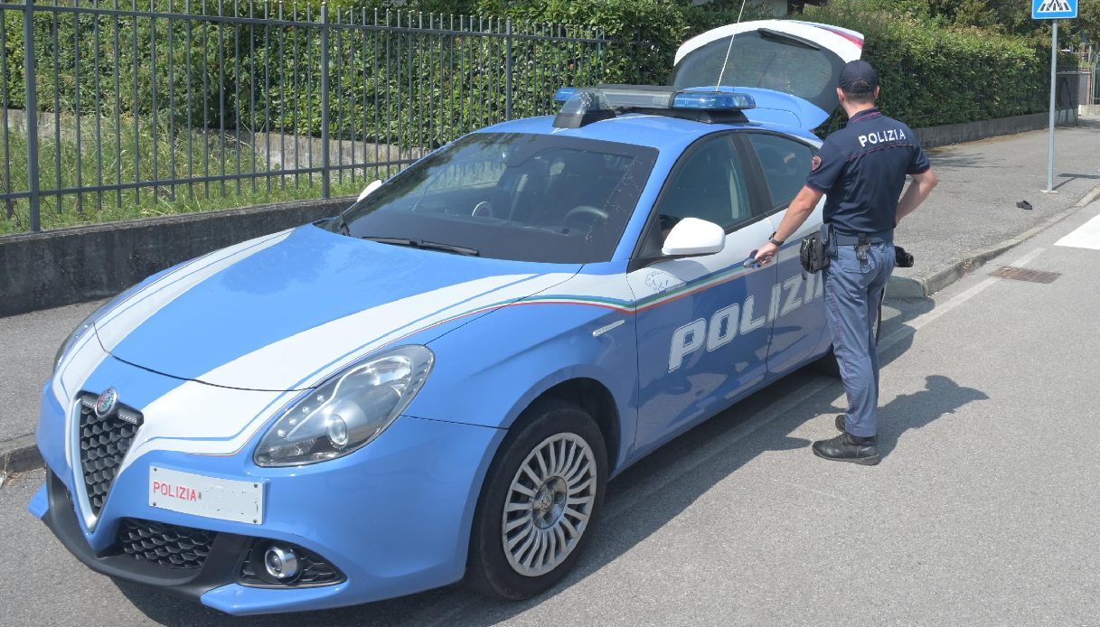 32enne armato di ascia tenta di aggredire due poliziotti a Padova: l