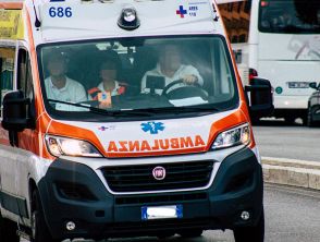 Francesca Ianni morta a Roma schiacciata da un albero caduto a Colli Aniene: era al parco coi tre figli