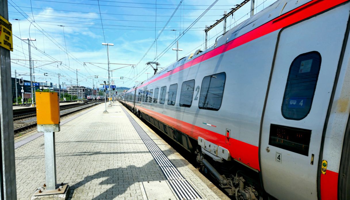 Treni in ritardo, Alta Velocità e regionali di Trenitalia a rischio cancellazioni: guasto tra Bari e Pescara