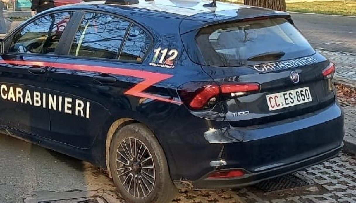 19enne accoltellato a Lecce, un minore è accusato di tentato omicidio: la lama a pochi centimetri dal cuore