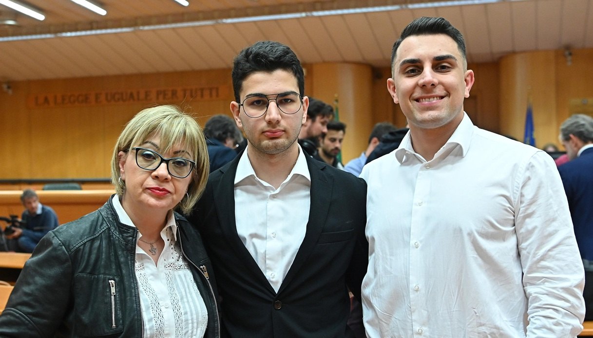 Alex Pompa con la madre e il fratello