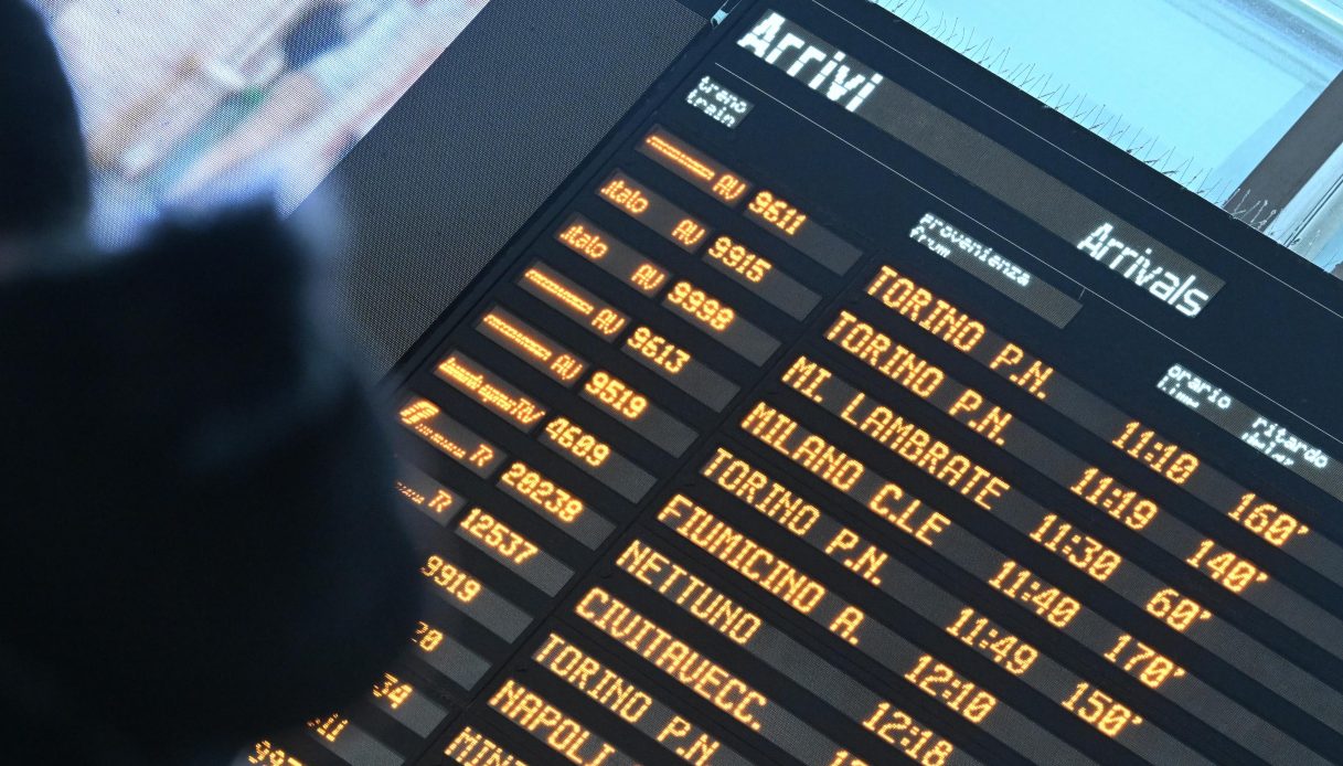 AV in tilt alla stazione Roma Termini, circolazione ferroviaria sospesa per problemi alla rete elettrica