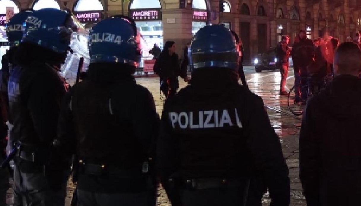 https://wips.plug.it/cips/notizie.virgilio.it/cms/2025/01/busto-arsizio-polizia-aggredita-stranieri-varese.jpg