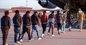 casa-bianca-migranti-catene