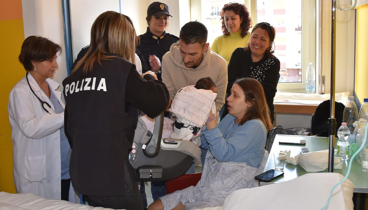 https://wips.plug.it/cips/notizie.virgilio.it/cms/2025/01/genitori-neonata-rapita-cosenza-sofia.jpg