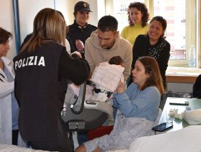 La neonata Sofia torna a casa coi genitori dopo rapimento di Rosa Vespa: l'incredibile storia da Cosenza