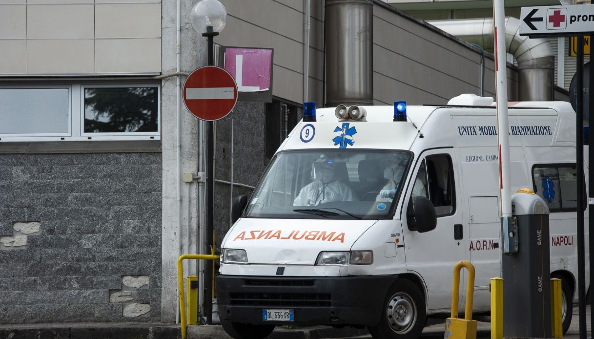 Medico aggredito al Cotugno di Napoli, 41enne arrestata dopo le violenze sulla dottoressa del pronto soccorso