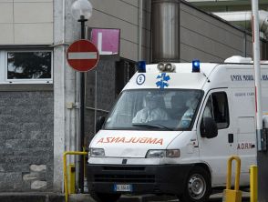 Medico aggredito al Cotugno di Napoli, 41enne arrestata dopo le violenze sulla dottoressa del pronto soccorso