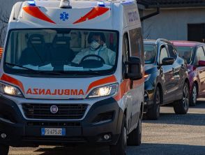 30enne morto travolto dal treno mentre attraversa i binari a Cernusco Lombardone: disagi sulla Milano-Lecco