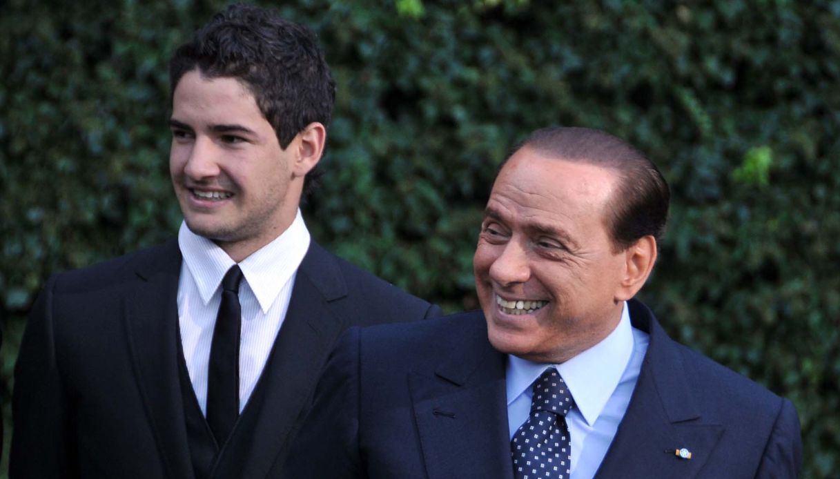 https://wips.plug.it/cips/notizie.virgilio.it/cms/2025/01/pato-barbara-berlusconi-silvio-berlusconi.jpg