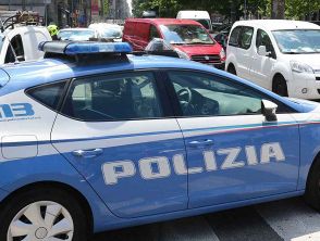 L’odore di marijuana invade l’auto, polizia perquisisce e trova la droga: arrestato 22enne a Catania