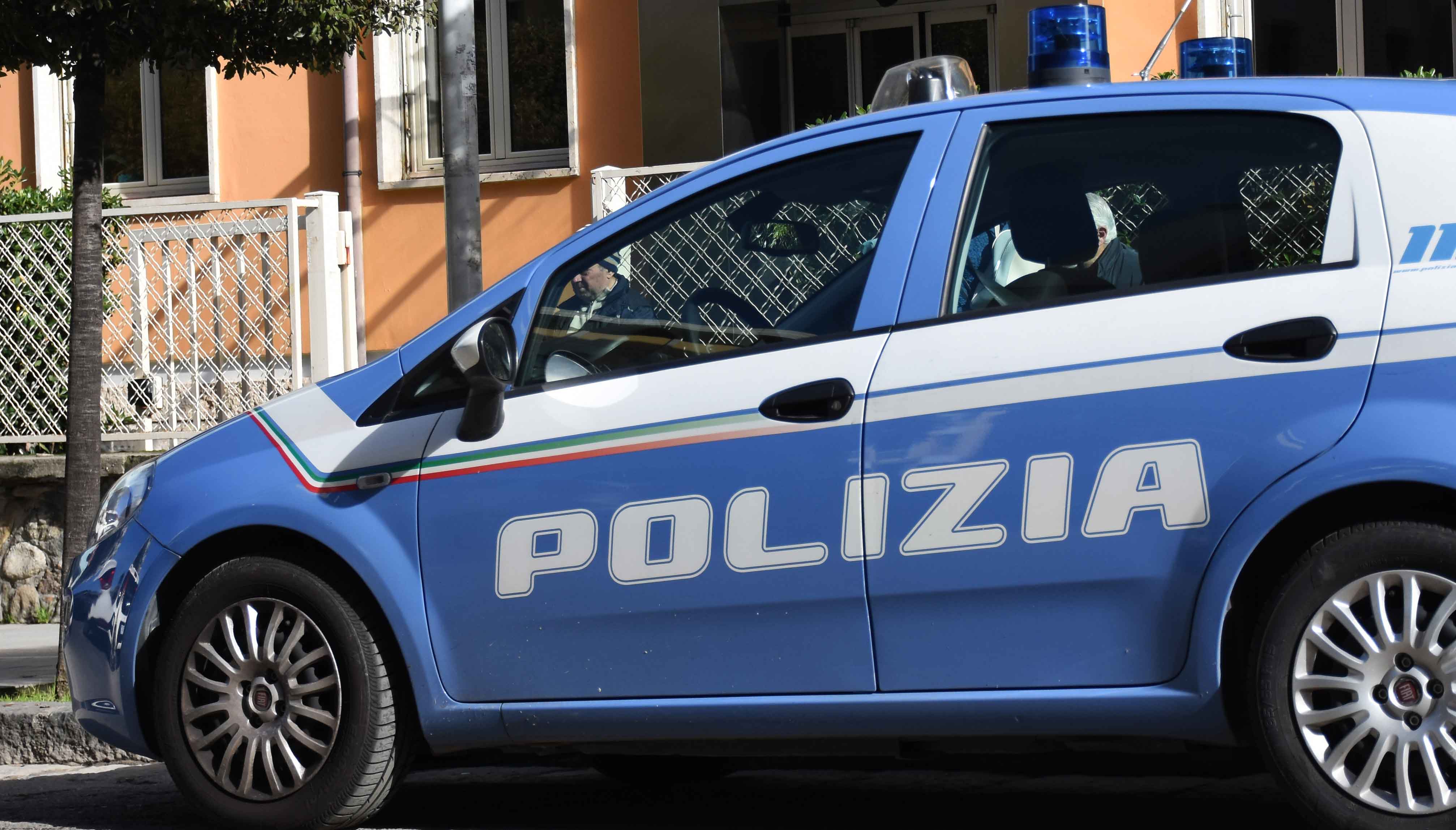 Tenta rapina all’Esselunga di Firenze e usa lo spray urticante contro un vigilante: 19enne arrestato