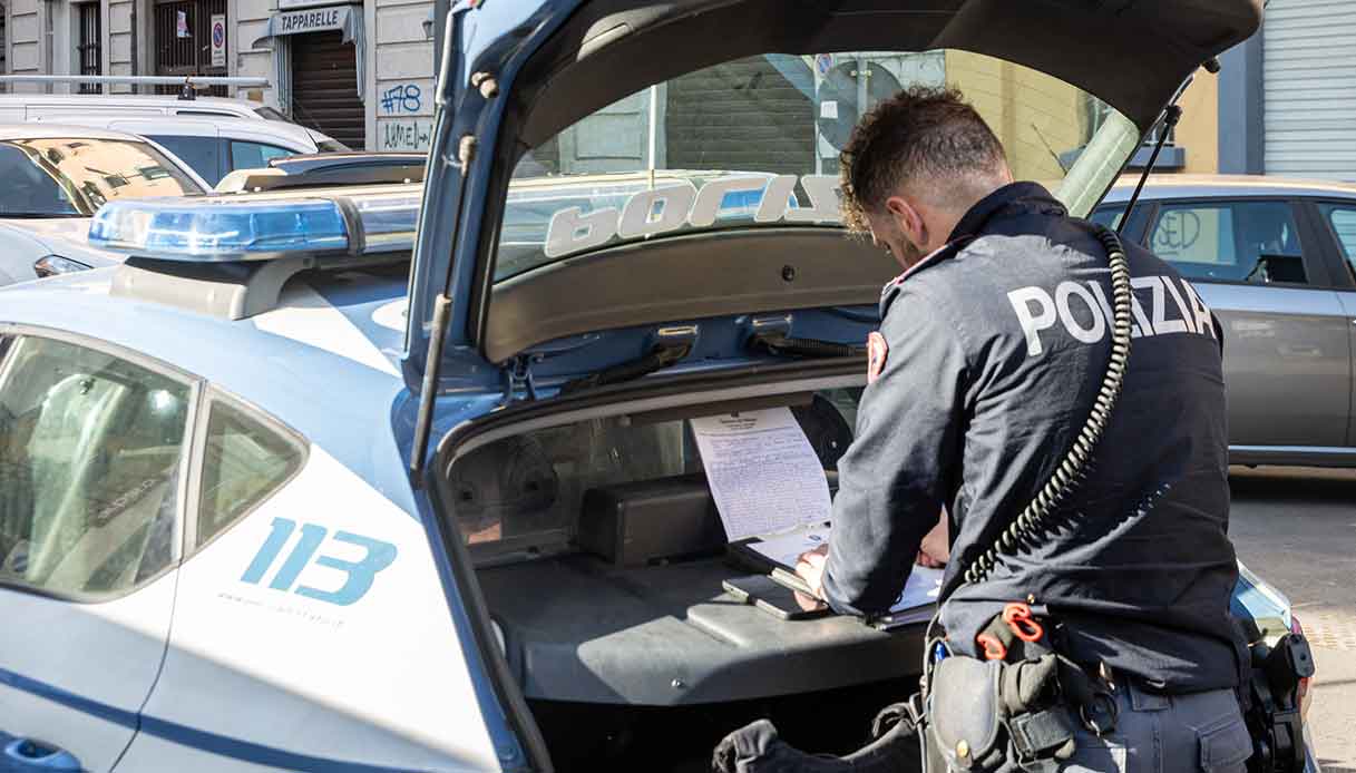 Nove rapine in un mese a Roma, arrestato 55enne: minacciava con una pistola finta, incastrato dal complice