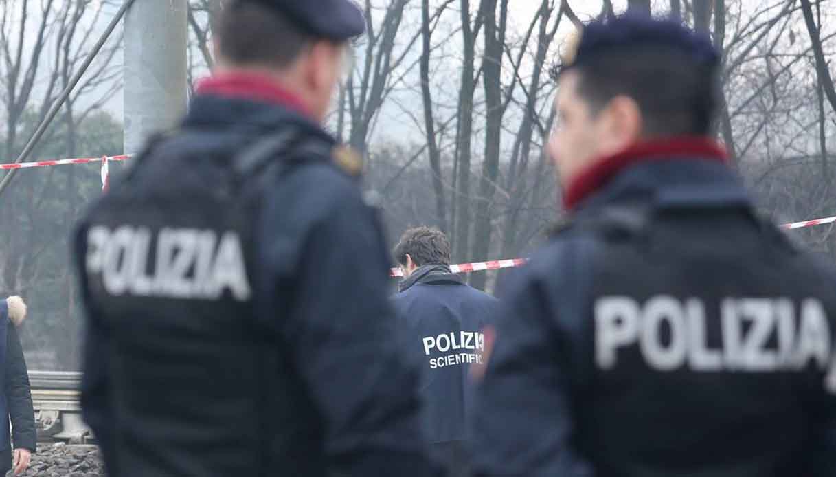 Frosinone, imprenditore scopre i ladri nella villa e scatta l’inseguimento: la banda fugge sotto la pioggia