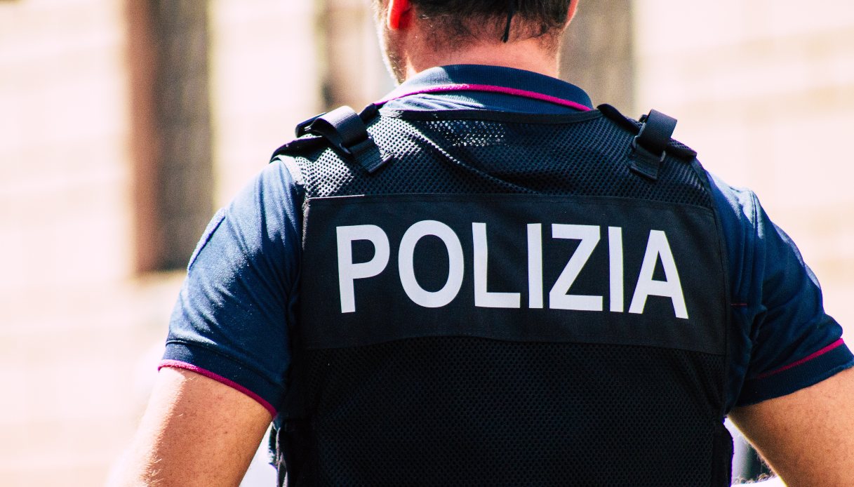 Poliziotti aggrediti al Quarticciolo a Roma durante un controllo anti droga, accerchiati da 20 persone