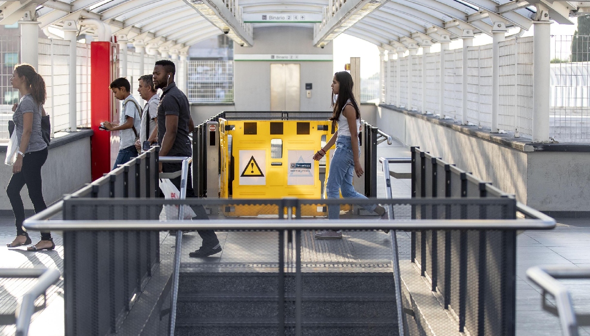 accoltellamento fermata metro grotte celoni