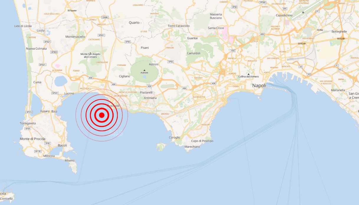 Terremoto ai Campi Flegrei a Napoli di magnitudo 3.0, paura sui social: "Aiuto, è stato fortissimo"