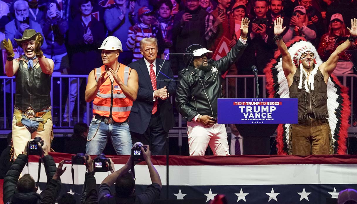 https://wips.plug.it/cips/notizie.virgilio.it/cms/2025/01/village-people-donald-trump.jpg