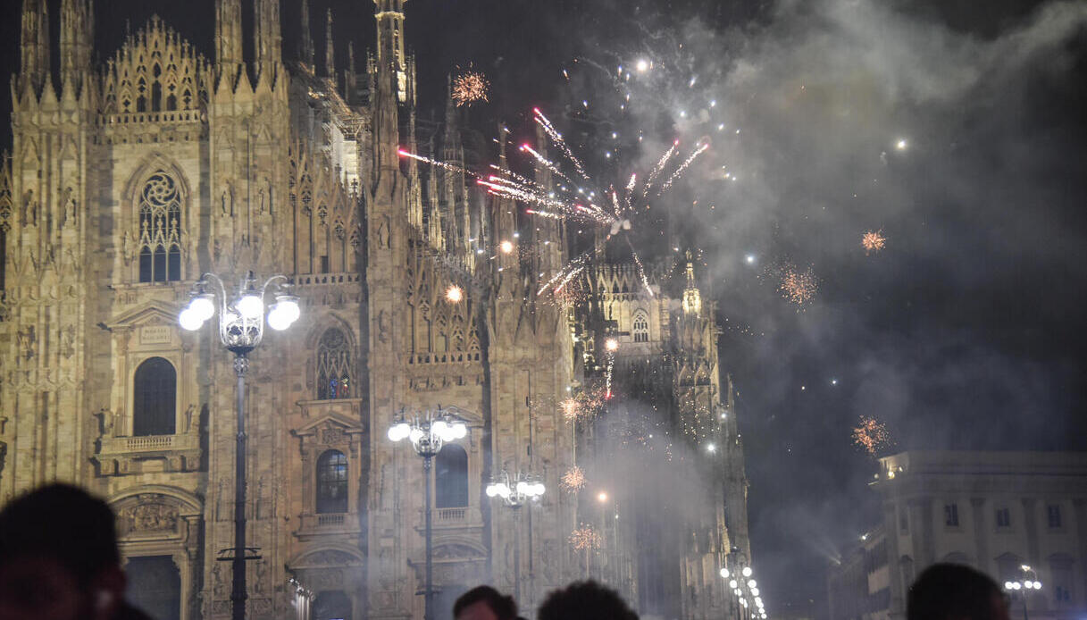 Presunte violenze a Capodanno al Duomo di Milano, la Procura apre indagine: inchiesta per molestie di gruppo