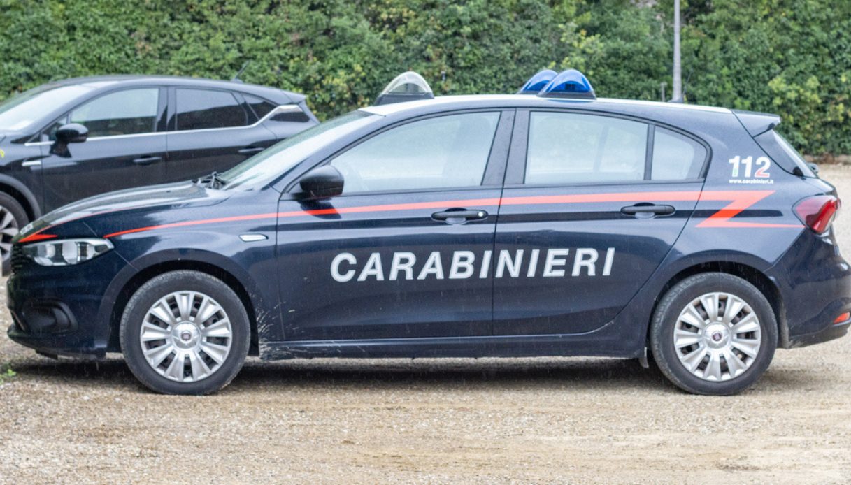 Ritrovata la 15enne scomparsa a Lucca, rintracciata dai carabinieri su un treno: affidata ai genitori