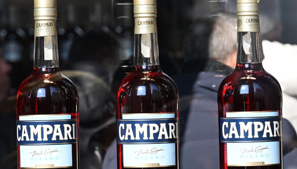 https://wips.plug.it/cips/notizie.virgilio.it/cms/2025/02/campari-licenzia-italia.jpg