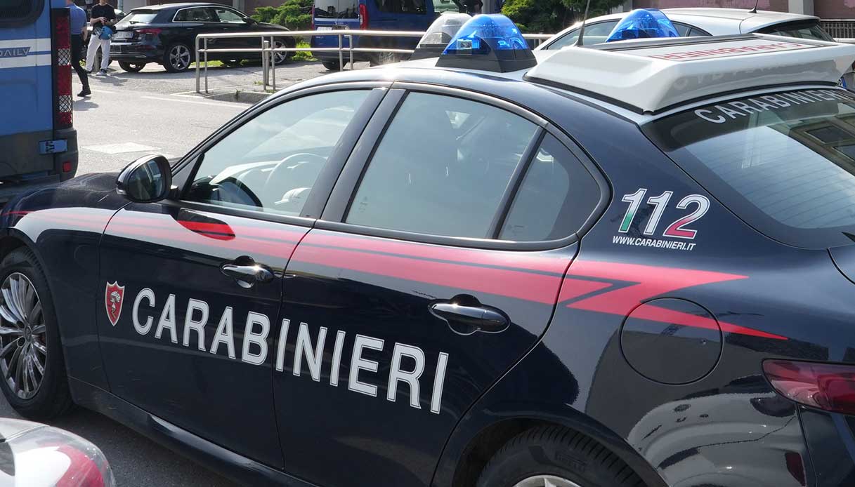 Scoperto a Reggio Calabria garage trasformato in deposito di auto rubate: colpo alla criminalità organizzata