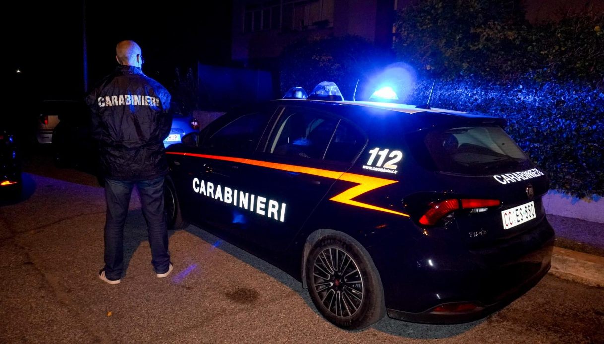 22enne accoltellato a Corigliano Rossano in provincia di Cosenza, morto in ospedale: è caccia ai responsabili