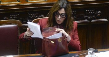 daniela-santanche-false-borse