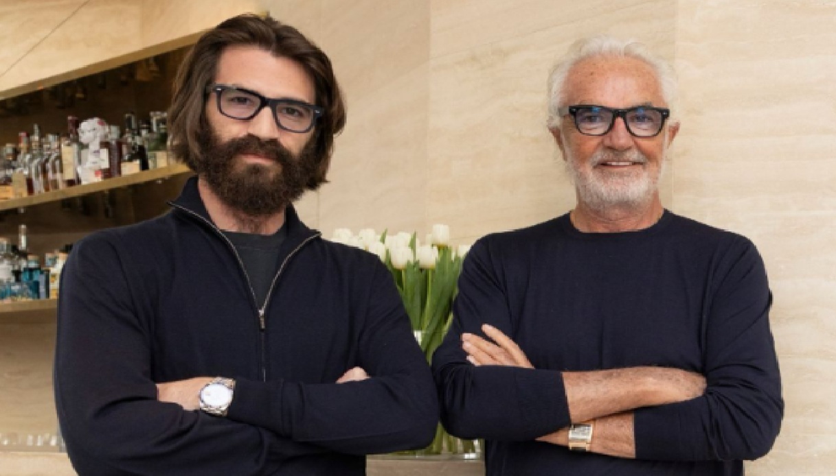 https://wips.plug.it/cips/notizie.virgilio.it/cms/2025/02/del-vecchio-twiga-flavio-briatore.jpg