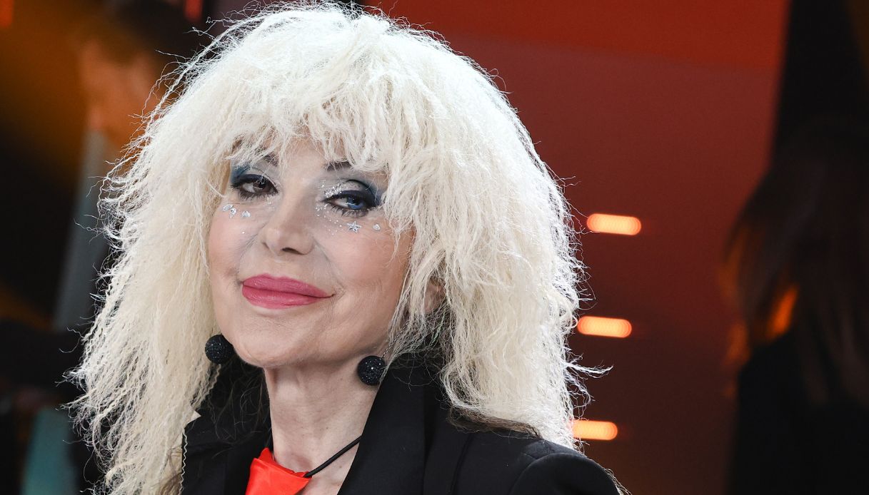 Donatella Rettore e il commento razzista a Ora o mai più, gelo in studio e critiche: "Voce da ne*ra"