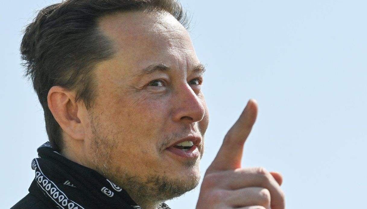 Elon Musk elogi da Roberto Vannacci