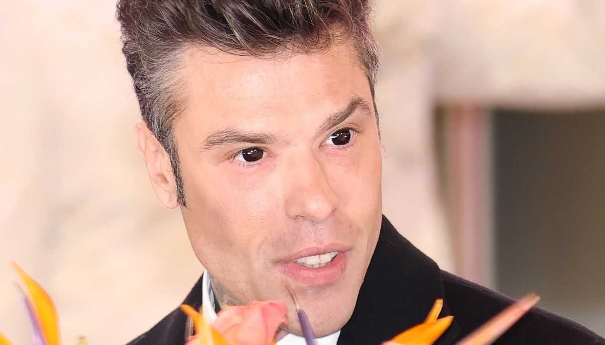 https://wips.plug.it/cips/notizie.virgilio.it/cms/2025/02/fedez-sanremo-2025-occhi-1.jpg