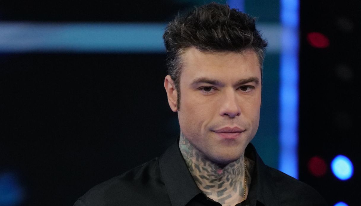 https://wips.plug.it/cips/notizie.virgilio.it/cms/2025/02/fedez-sanremo-2025.jpg