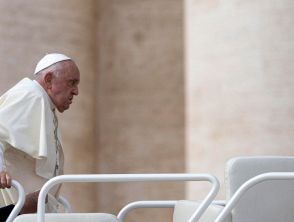 Papa Francesco ricoverato al Gemelli salta l'Angelus di domenica 23 febbraio 2025, chi ci sarà al suo posto