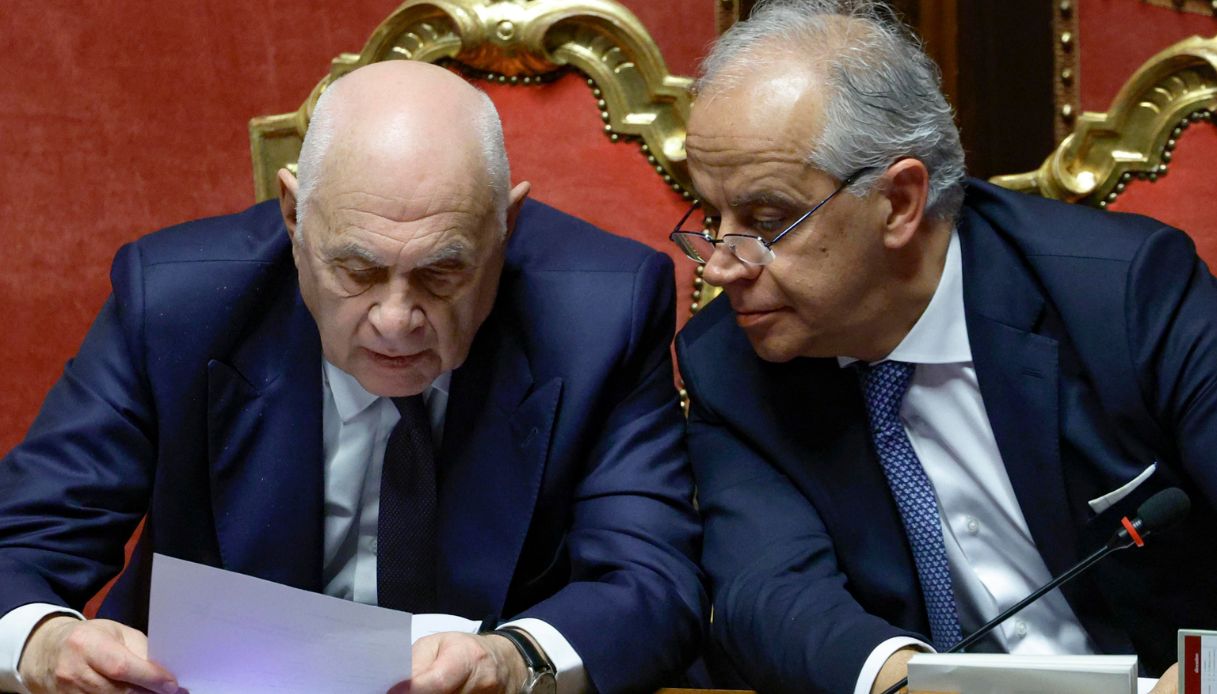 https://wips.plug.it/cips/notizie.virgilio.it/cms/2025/02/governo-denuncia-almasri.jpg