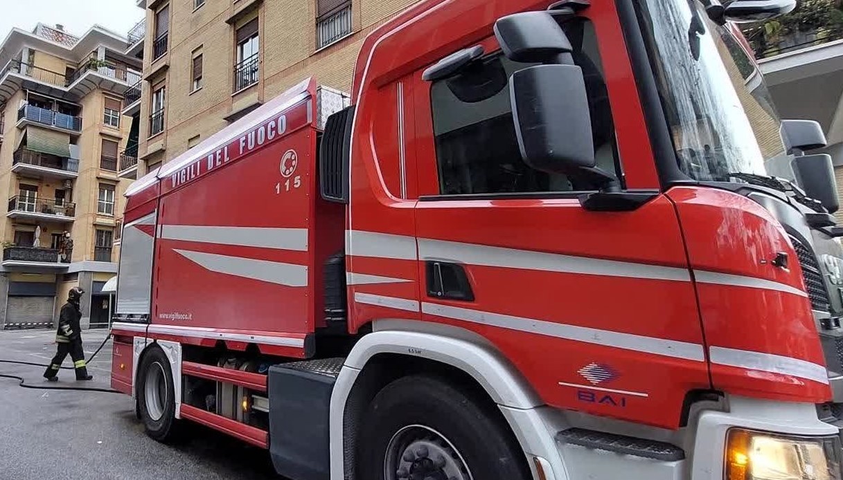 Incendio in una casa di Roma in zona Monteverde, 89enne morta tra le fiamme: grave la figlia