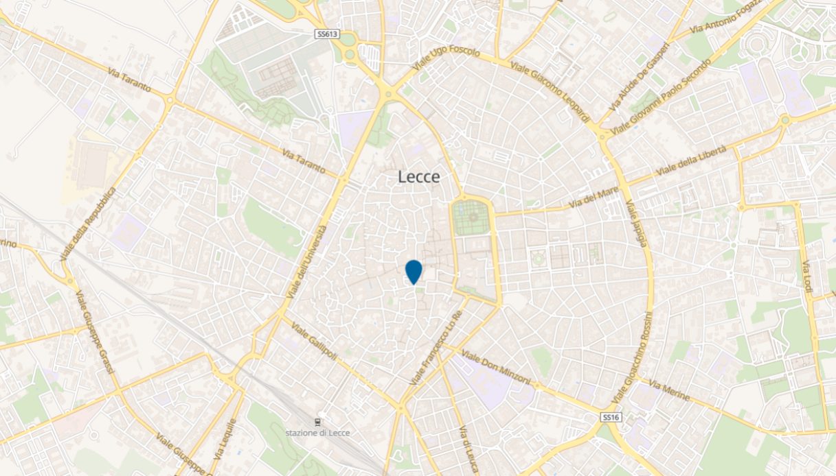lecce aggressione pugni sguardo