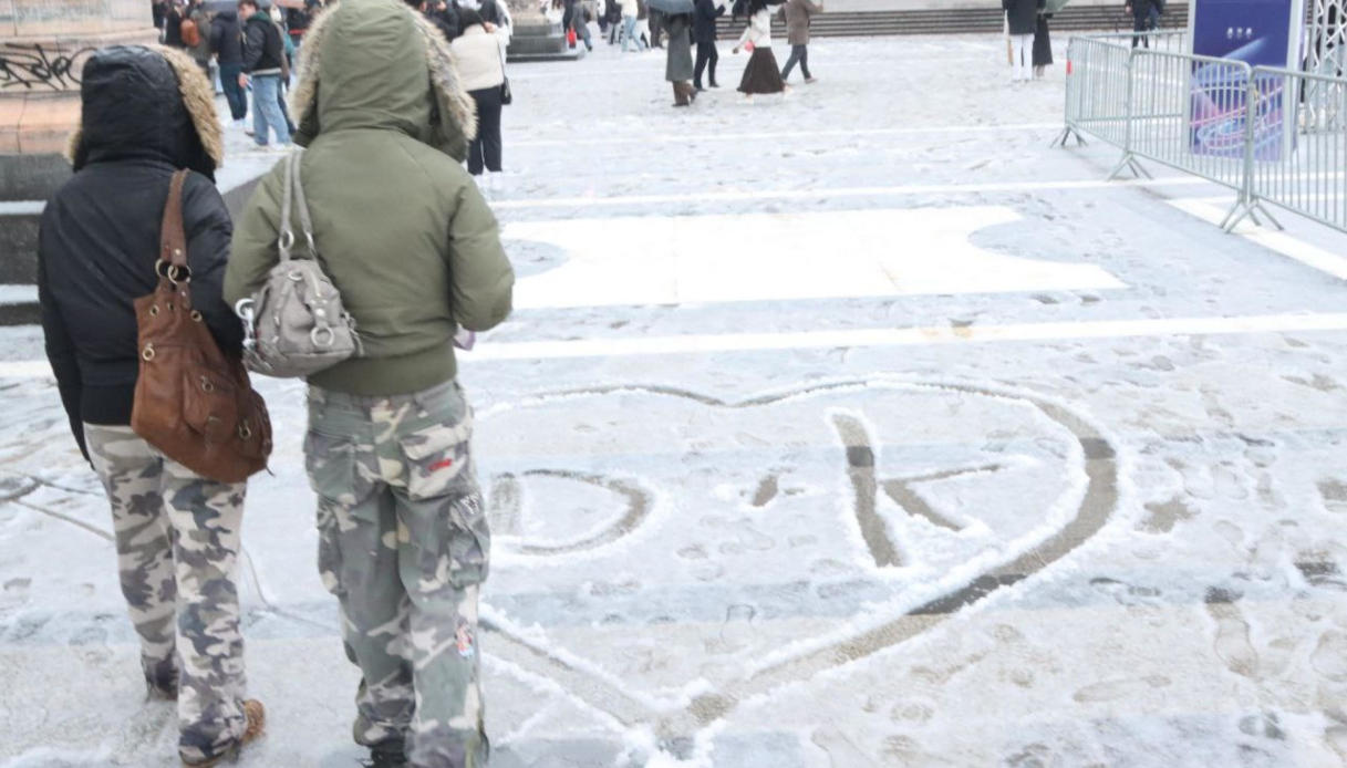 Milano imbiancata dalla grandine con l