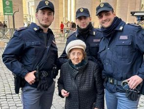 Nonna napoletana 93enne si perde a Roma, polizia la trova al ristorante: come è stata rintracciata la figlia