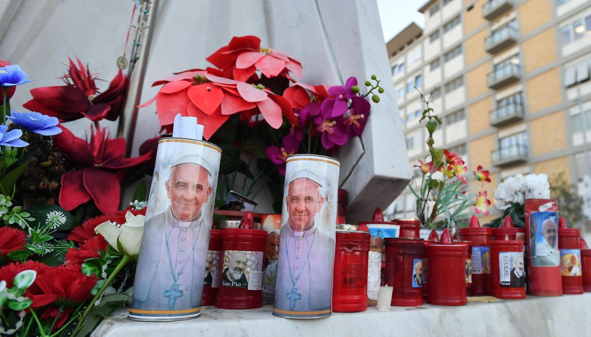 papa francesco fiori