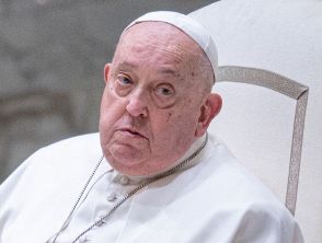 Papa Francesco e l’insufficienza renale: cos’è, sintomi e rischi per la salute di un paziente anziano