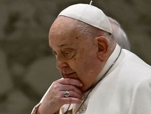 Per Papa Francesco insufficienza renale, trasfusioni e ossigeno: condizioni critiche, cosa sta succedendo