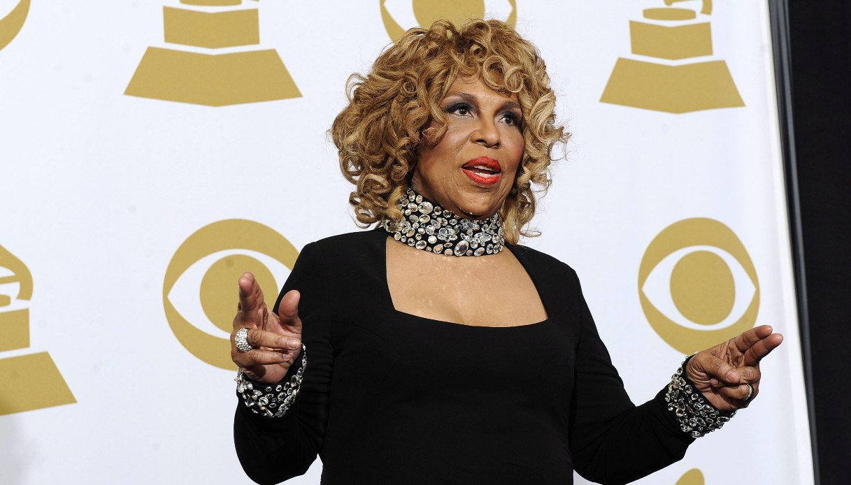 https://wips.plug.it/cips/notizie.virgilio.it/cms/2025/02/roberta-flack-killing-me-softly.jpg