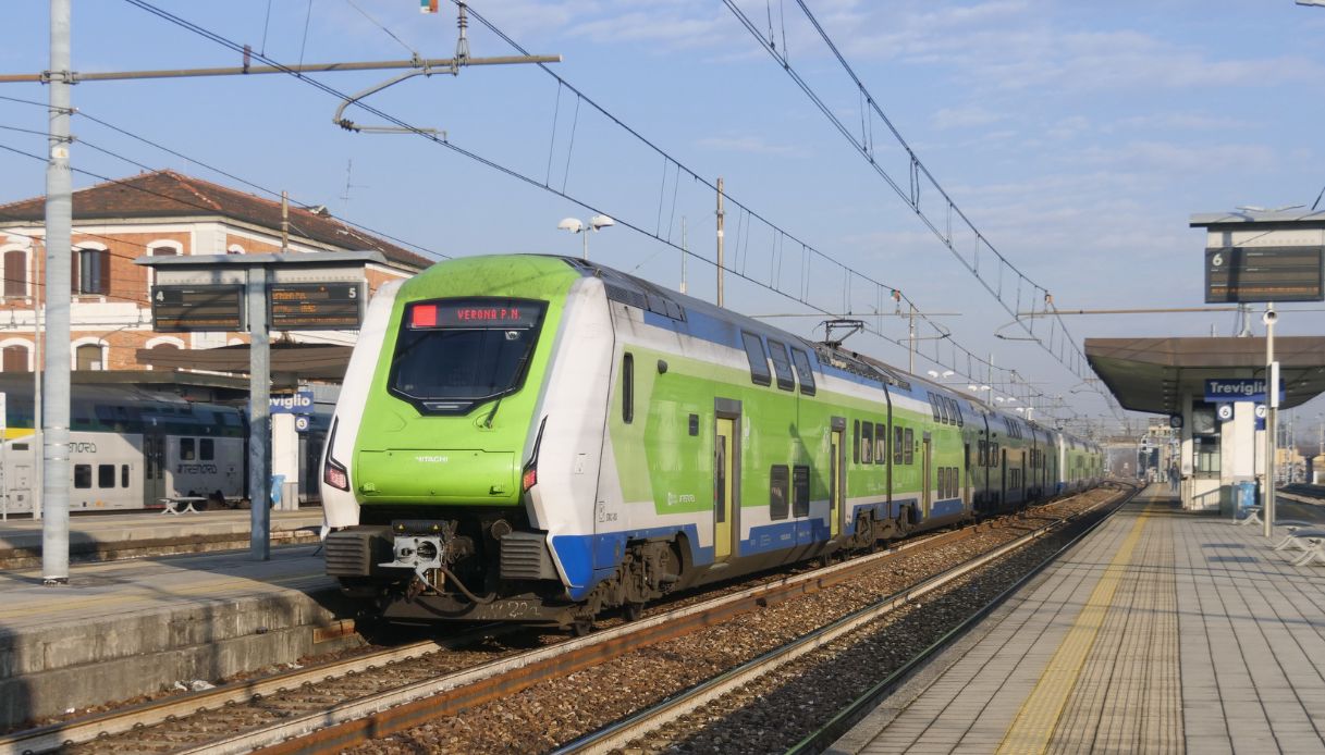 https://wips.plug.it/cips/notizie.virgilio.it/cms/2025/02/sciopero-treni-22-23-febbraio-revocato.jpg