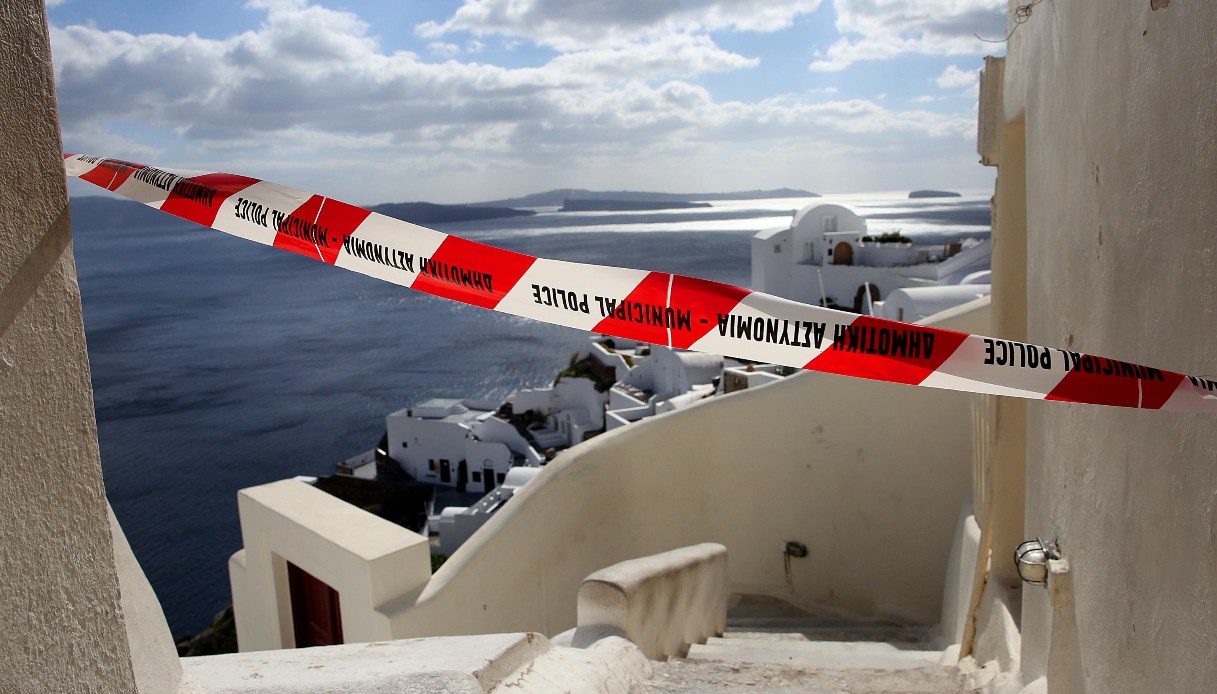 https://wips.plug.it/cips/notizie.virgilio.it/cms/2025/02/terremoto-santorini-1.jpg