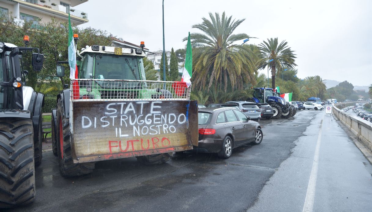 Protesta dei trattori a Sanremo, vogliono di nuovo salire sul palco dopo la lettera letta da Amadeus nel 2024